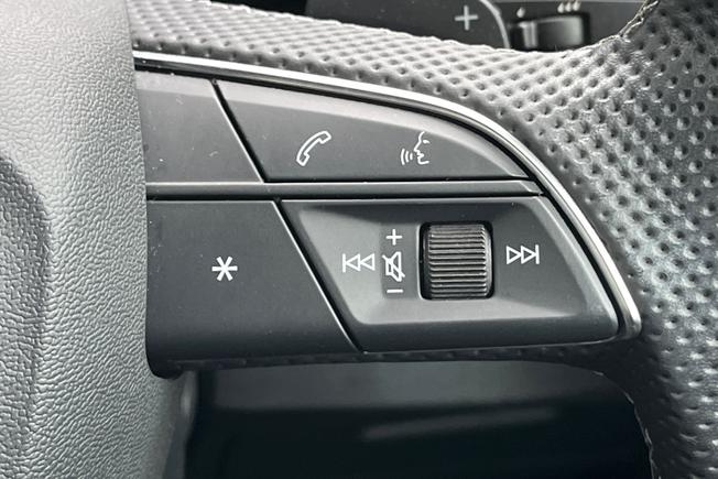 AUDI Q3 Photo 17