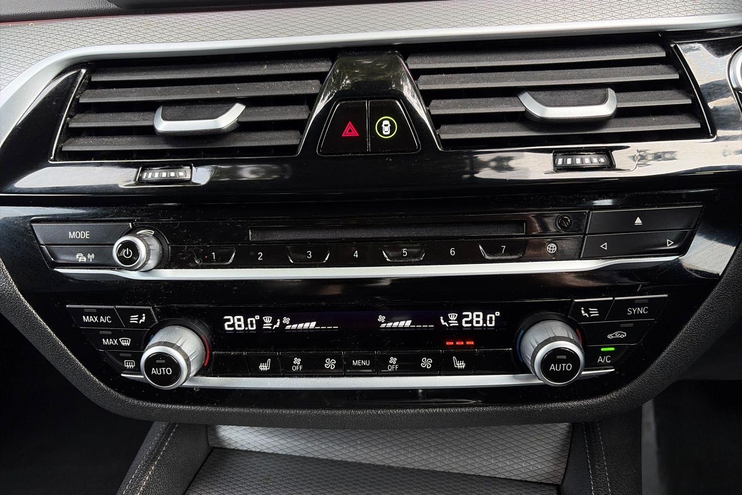BMW 5 SERIES Photo 26