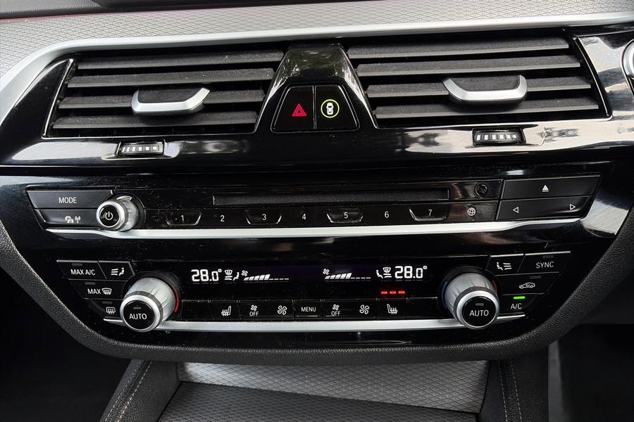 BMW 5 SERIES Photo autoimg-c9e80e2e6cba6fb6bc3f7fe8a19a68633daa0eec.jpg