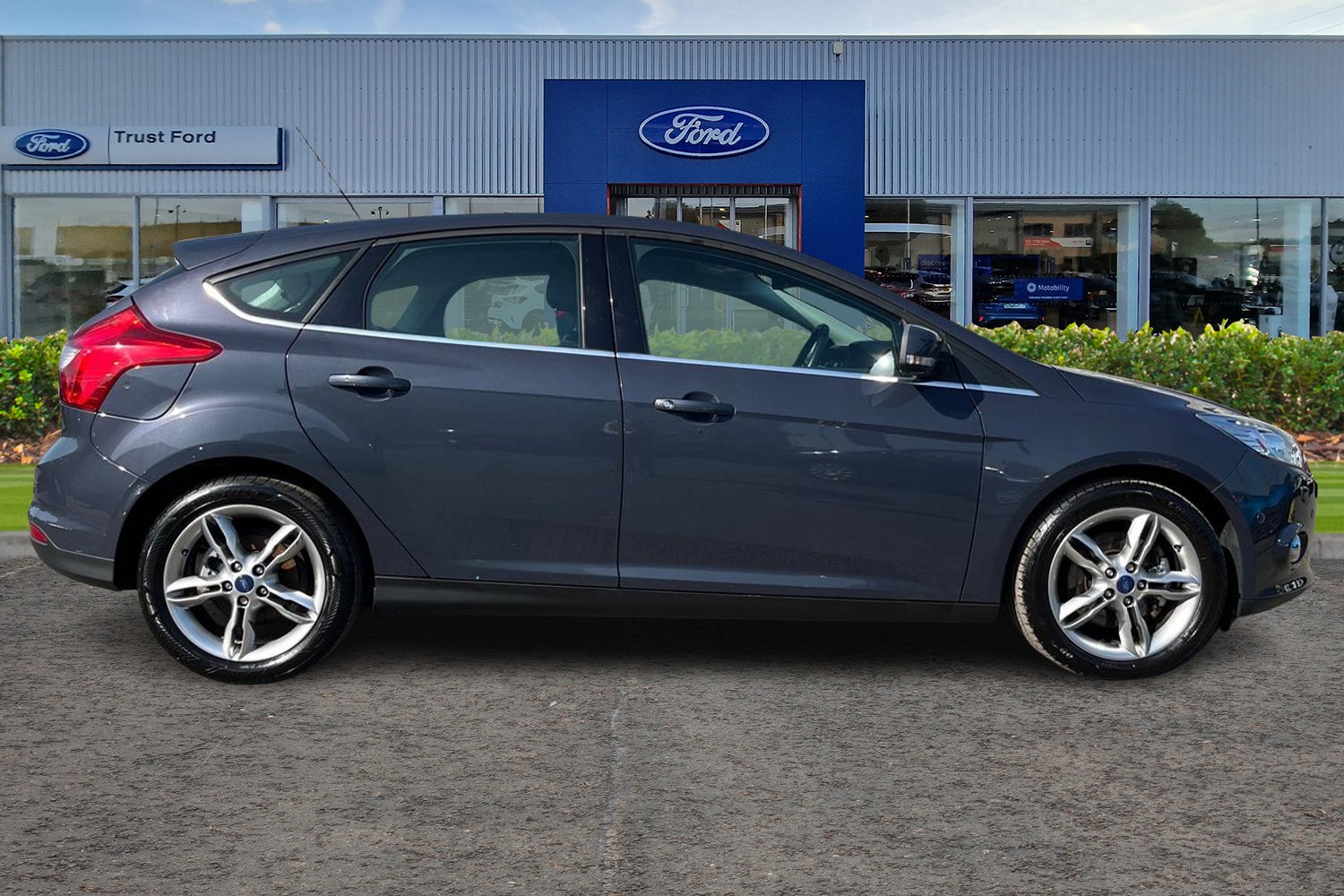 Ford FOCUS Photo 2