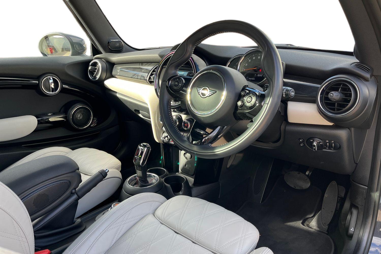 MINI HATCHBACK Photo 8