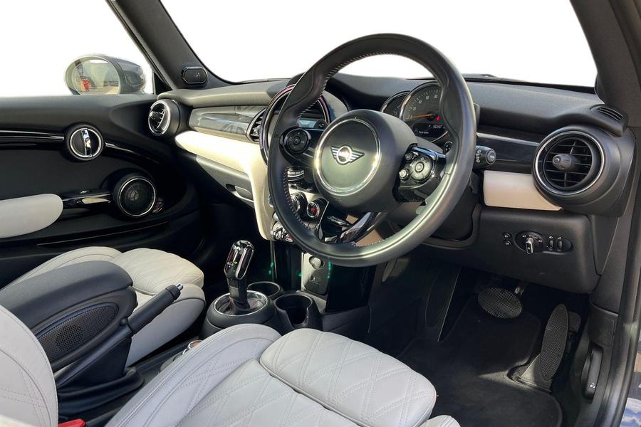 MINI HATCHBACK Photo autoimg-c9fa2e52bd8ac83e2303bac65328ef596a323647.jpg