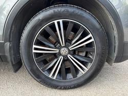VOLKSWAGEN Tiguan Photo 5