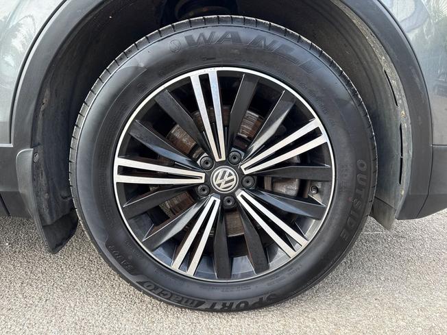 VOLKSWAGEN Tiguan Photo 5