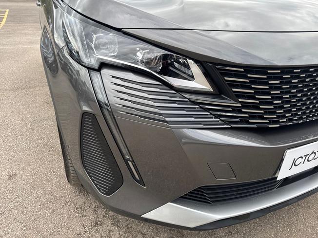 PEUGEOT 5008 Photo 19