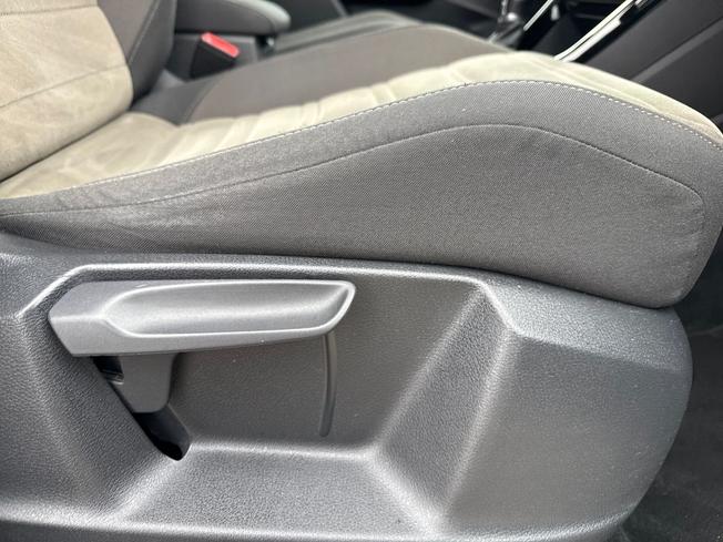 VOLKSWAGEN Touran Photo 27