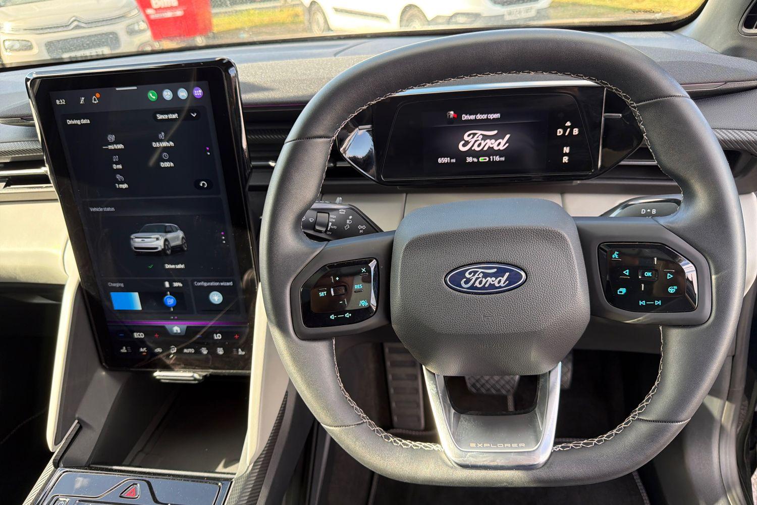 Ford EXPLORER Photo 11