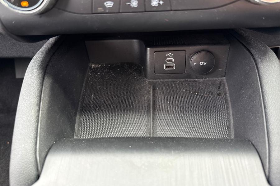 Ford Kuga Photo autoimg-ca1ef33e87f9ba23fe6db100d507a9eeeec7235e.jpg