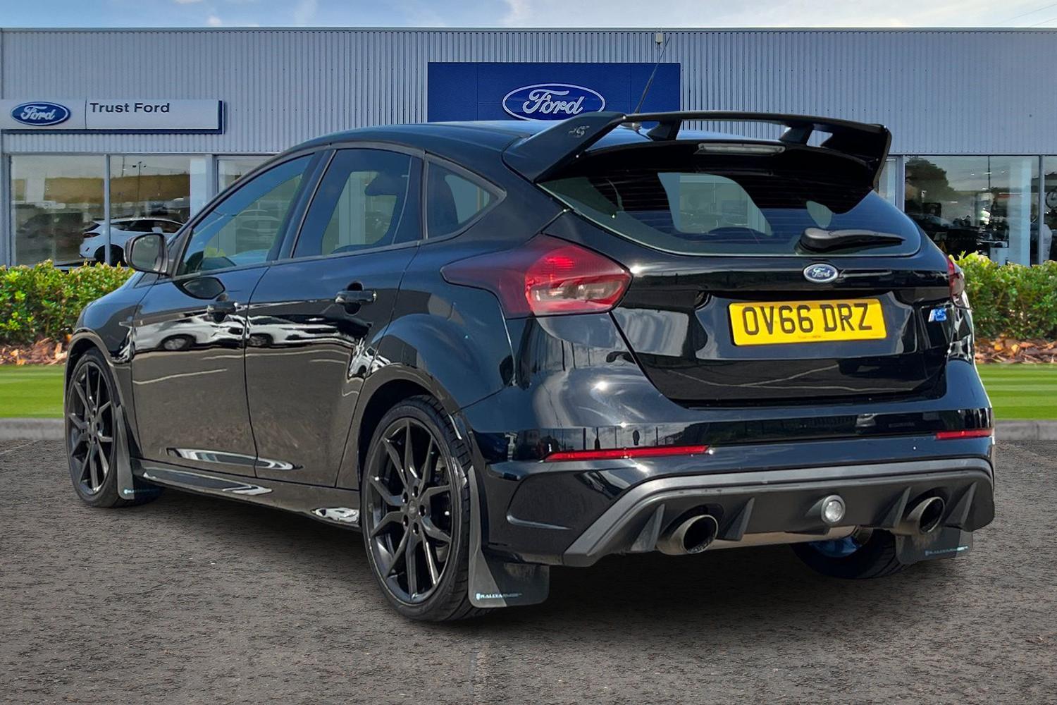 Ford FOCUS RS Photo 1