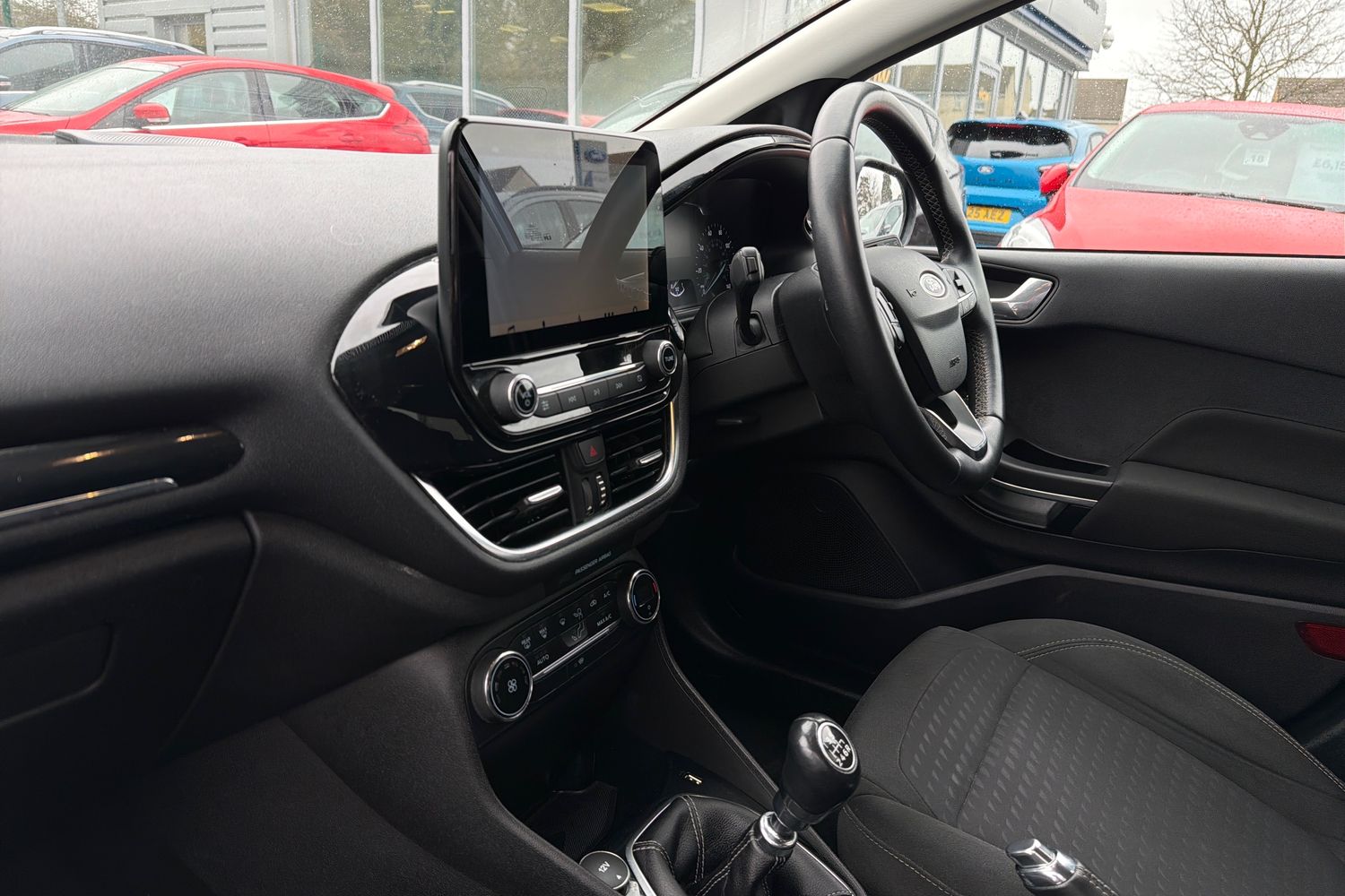 Ford FIESTA Photo 17