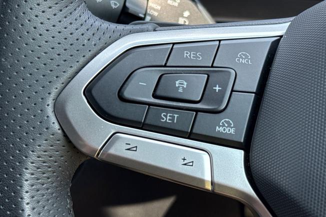 VOLKSWAGEN Tiguan Photo 16