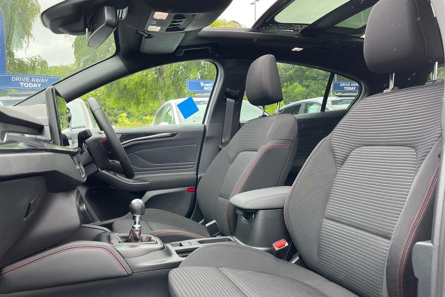 Ford Focus Photo autoimg-ca2f26770b2bcb6fcc83aecbeeb2f6ffda3e5bbb.jpg