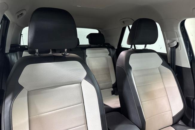 VOLKSWAGEN T-Roc Photo 25