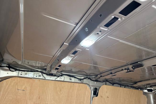 VOLKSWAGEN Transporter Photo 25