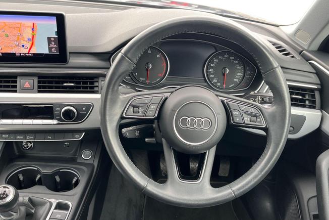 AUDI A4 Photo 11