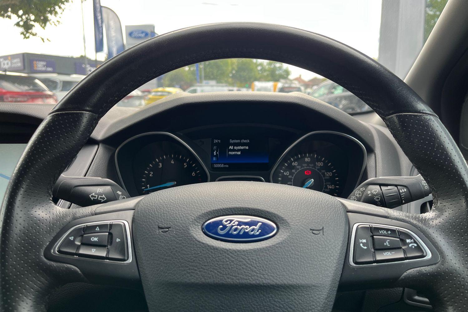 Ford FOCUS Photo 22