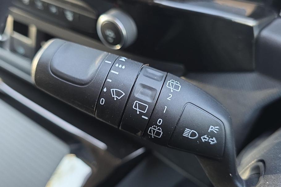 Used Ford TRANSIT CUSTOM NUGGET WO25UYN 33