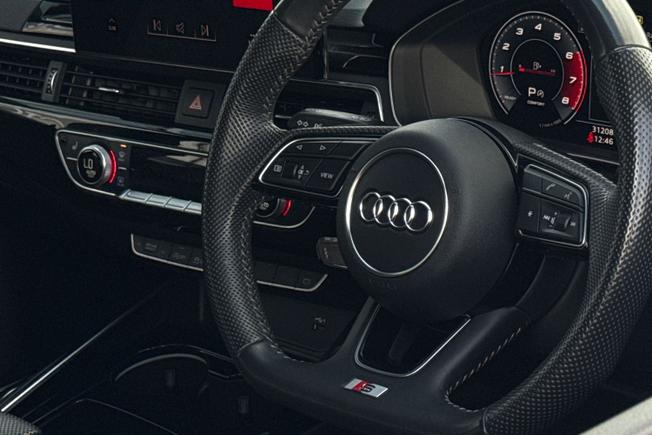 Audi A4 Photo 43