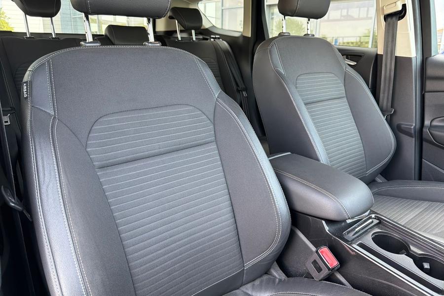 Ford KUGA Photo autoimg-ca52ec889394fceb85072b734ab97f09cabf44d9.jpg