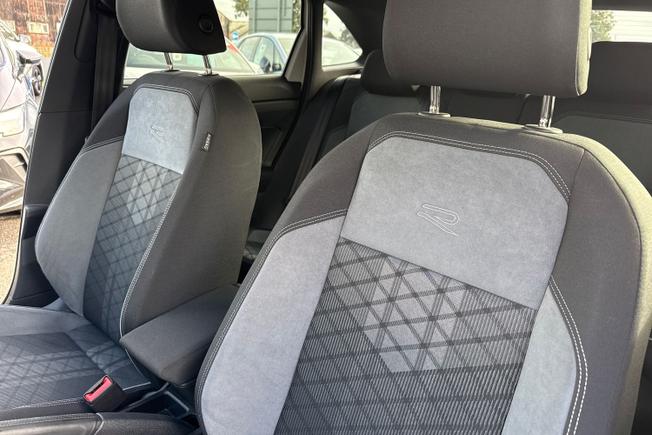 VOLKSWAGEN Taigo Photo 33