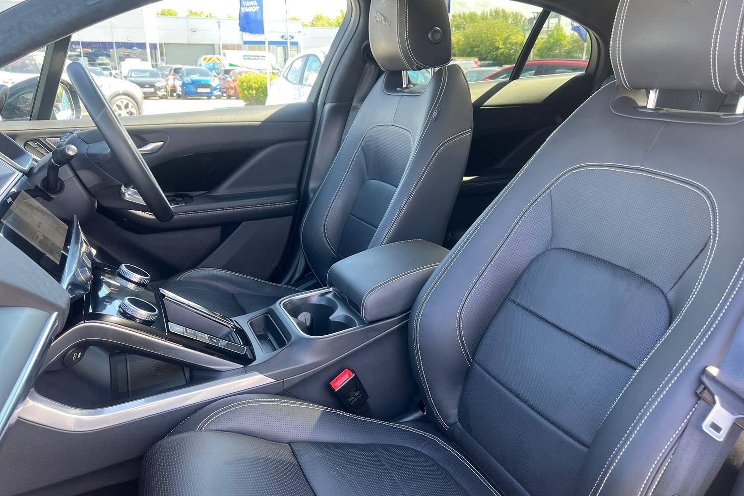 Jaguar I-PACE Photo 18