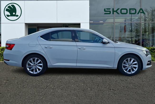 ŠKODA Superb Photo 4