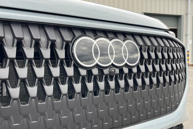 Audi  Q3 SUV Photo 23