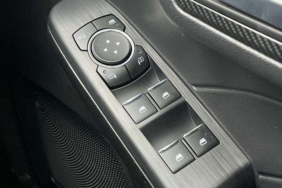 Ford Kuga Photo autoimg-ca6ce1d49085b15e92b49c866c74baa34a1061f1.jpg