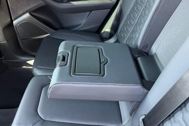 AUDI Rsq8 Photo 46