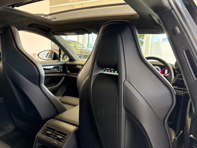 PORSCHE Panamera Photo 47