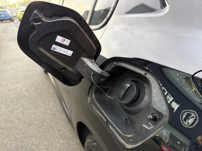 Used Peugeot 208 MJ72VKR 32