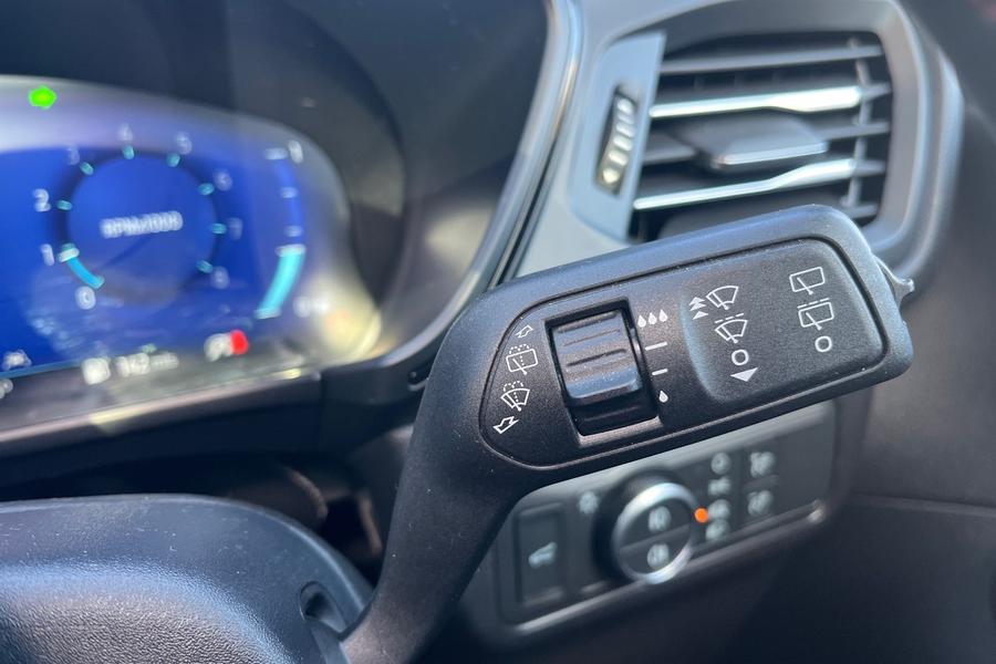 Ford KUGA Photo autoimg-ca92c92ee2849799000aee4445fdc30a463a442f.jpg