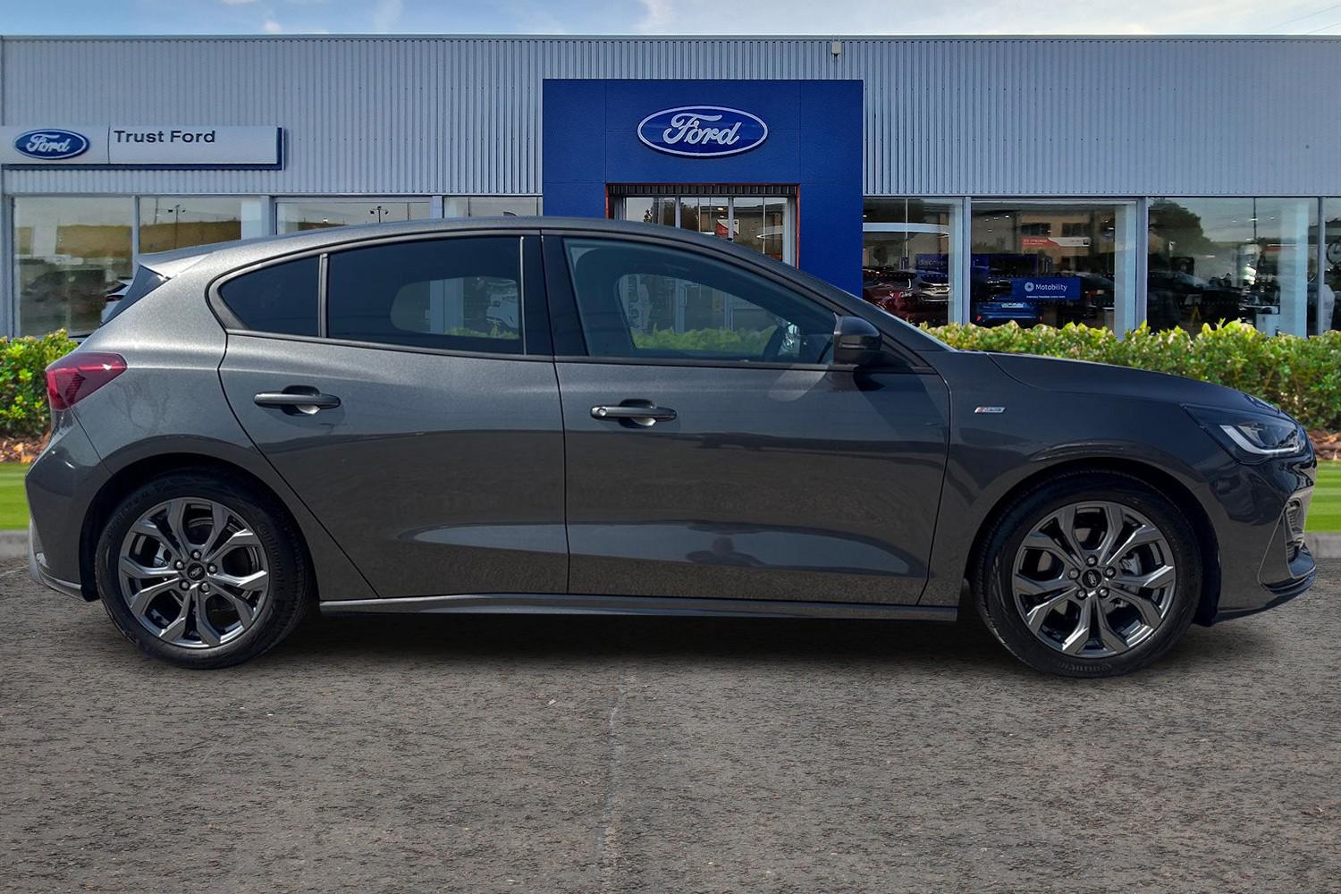 Ford FOCUS Photo 2