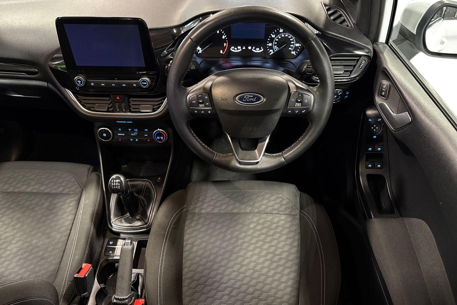 Ford FIESTA Photo 10