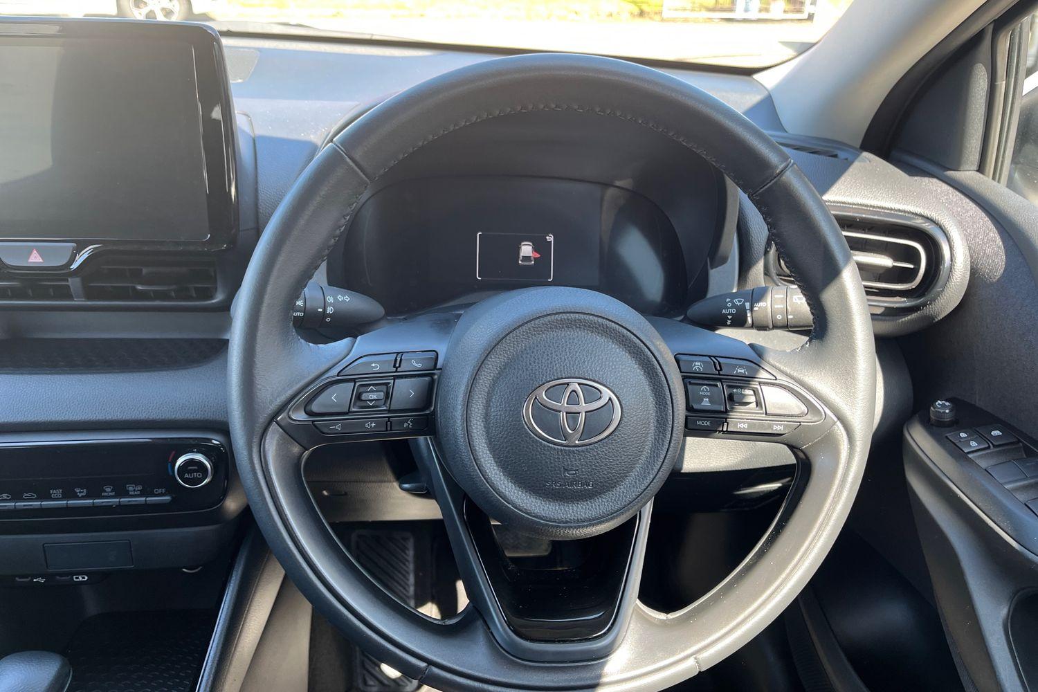 Toyota YARIS Photo 11