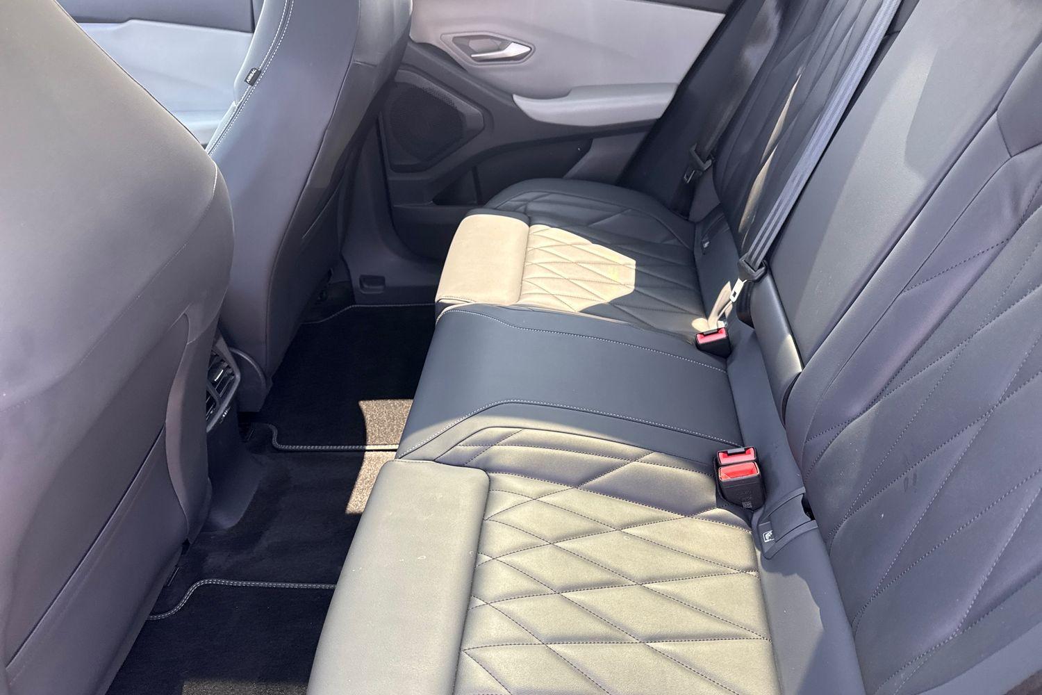 Ford EXPLORER Photo 19