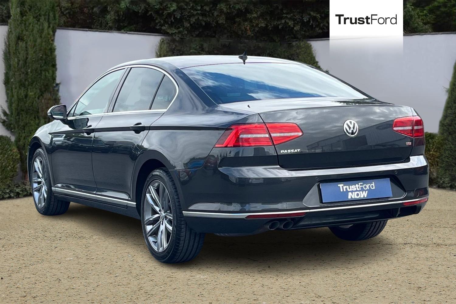 Volkswagen PASSAT Photo 1