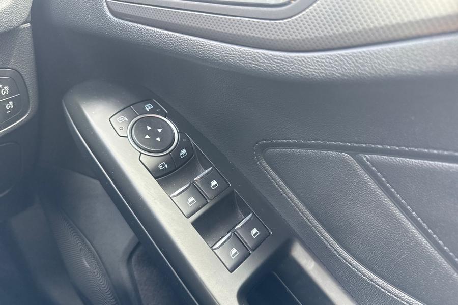 Ford FOCUS Photo autoimg-caada1a0663c59becf2cc577983b581be1b48066.jpg