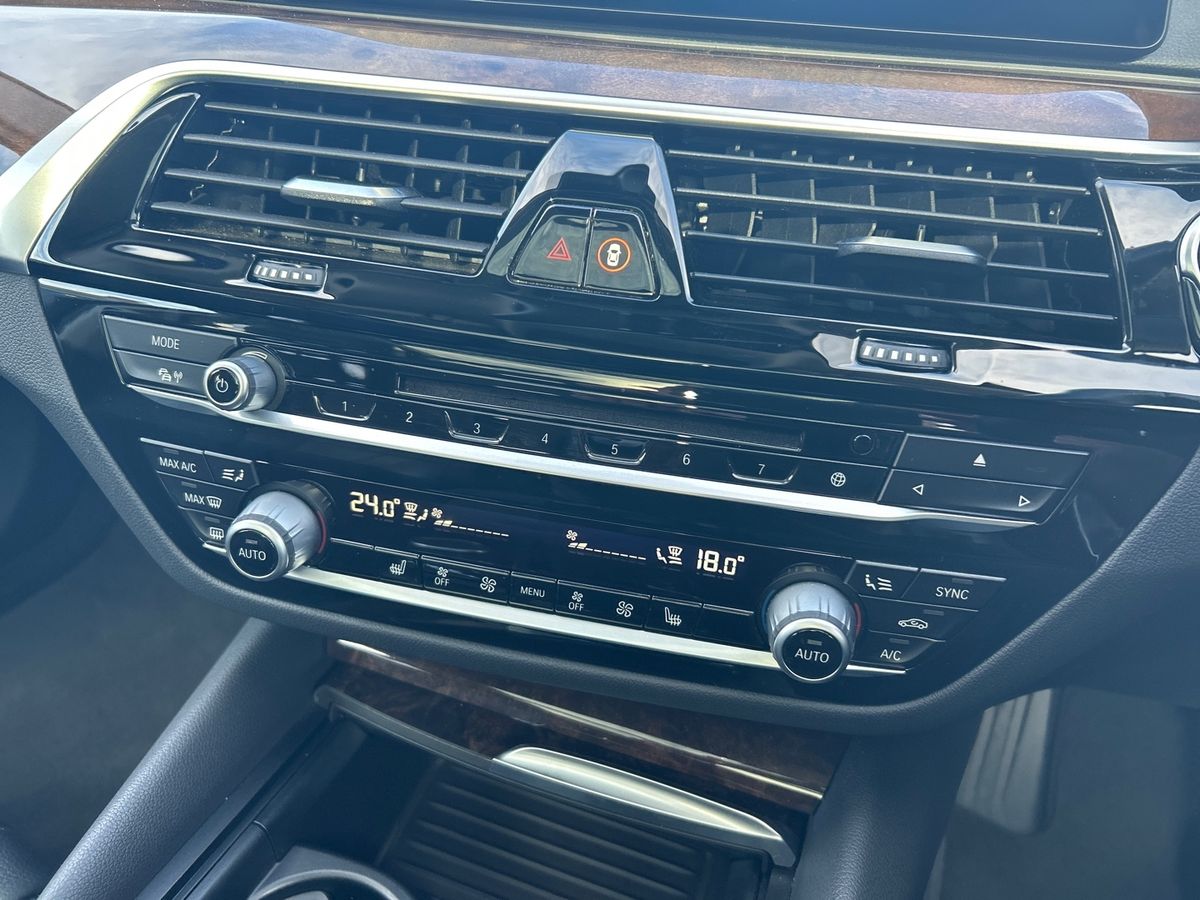 BMW 5 Series Photo 11