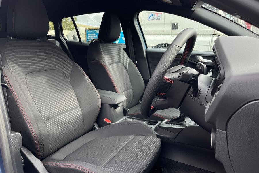 Ford FOCUS Photo autoimg-cab0aeb5c0b0beeb2ff68e9f3fb6c1c4b850ff29.jpg