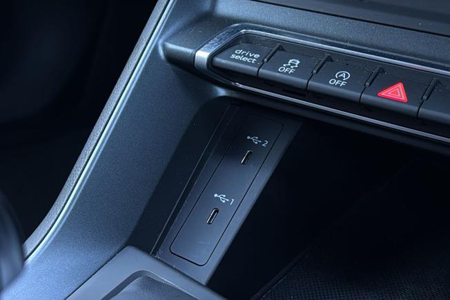 AUDI Q3 Photo 23