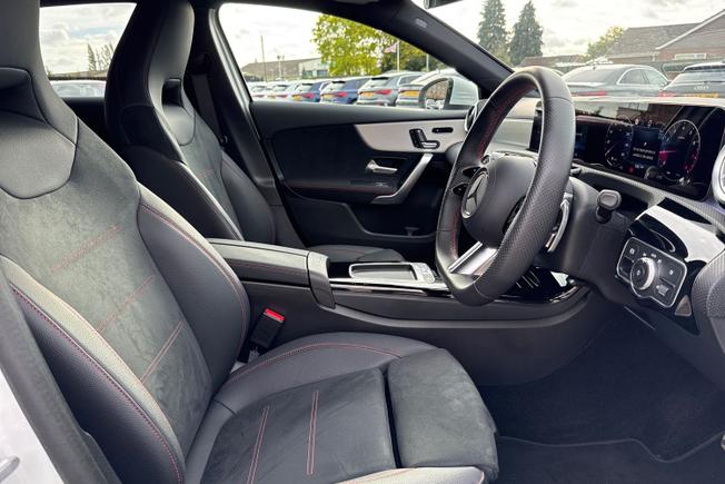 MERCEDES-BENZ A Class Photo 43