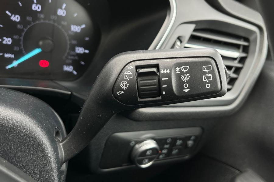 Ford Kuga Photo autoimg-cab238b9bc8eca1ba9a7f6e5dfff23f3c0aa2ac0.jpg