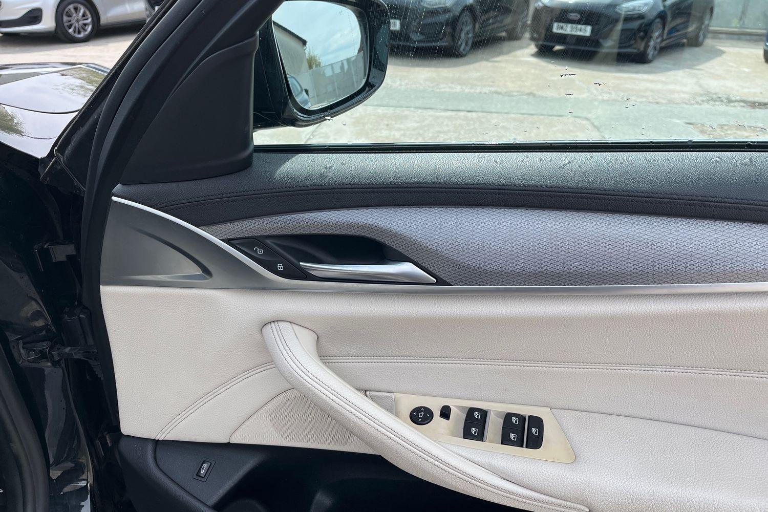 BMW 5 SERIES Photo 24