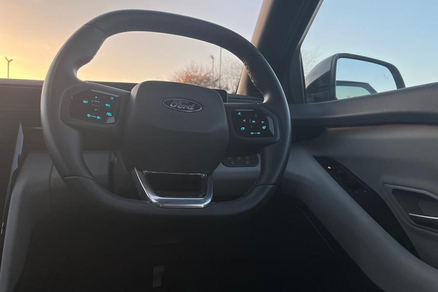 Ford Explorer Photo autoimg-cab7b69606b99ec6c4a280c7f1b072586609455c.jpg