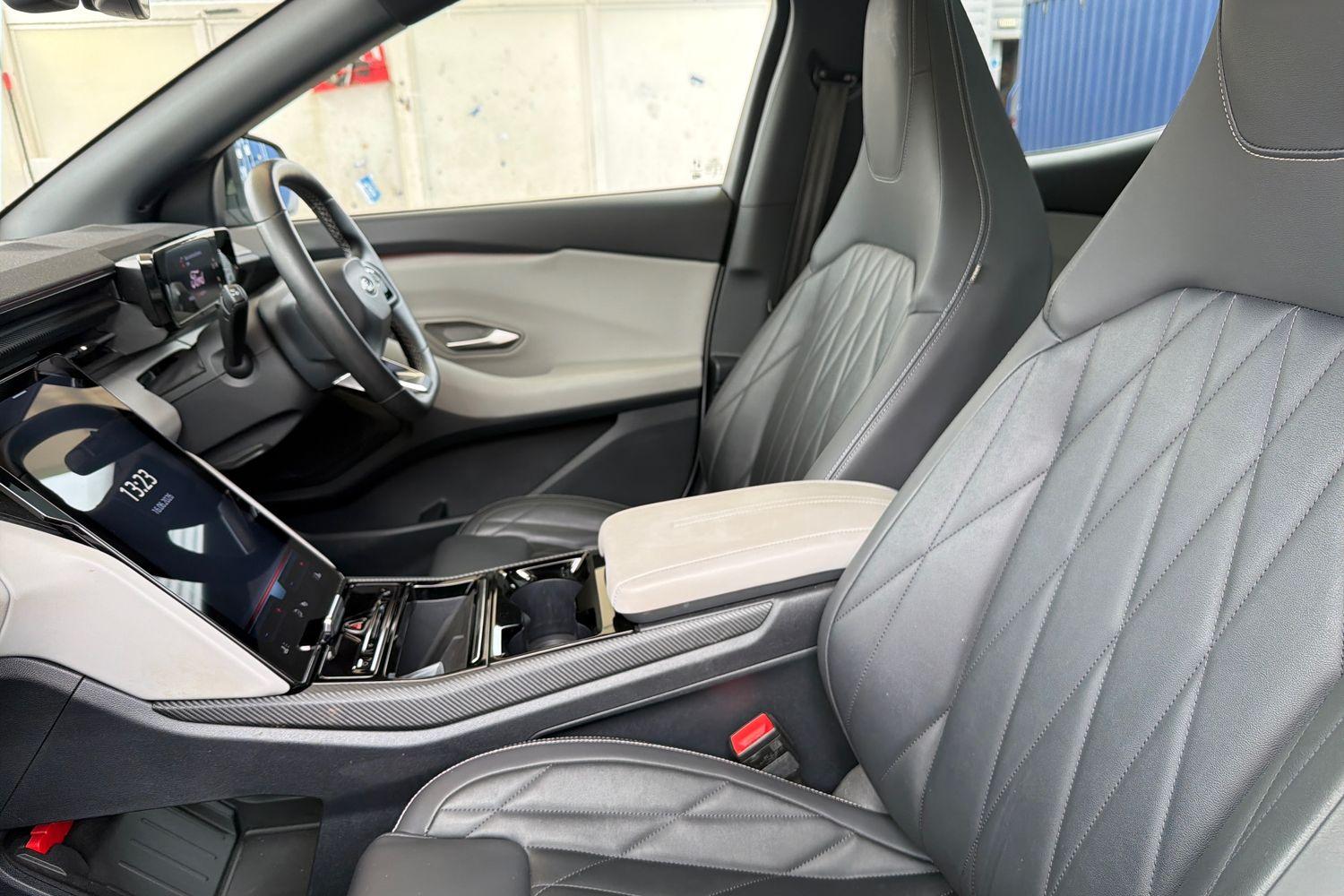 Ford Explorer Photo 18