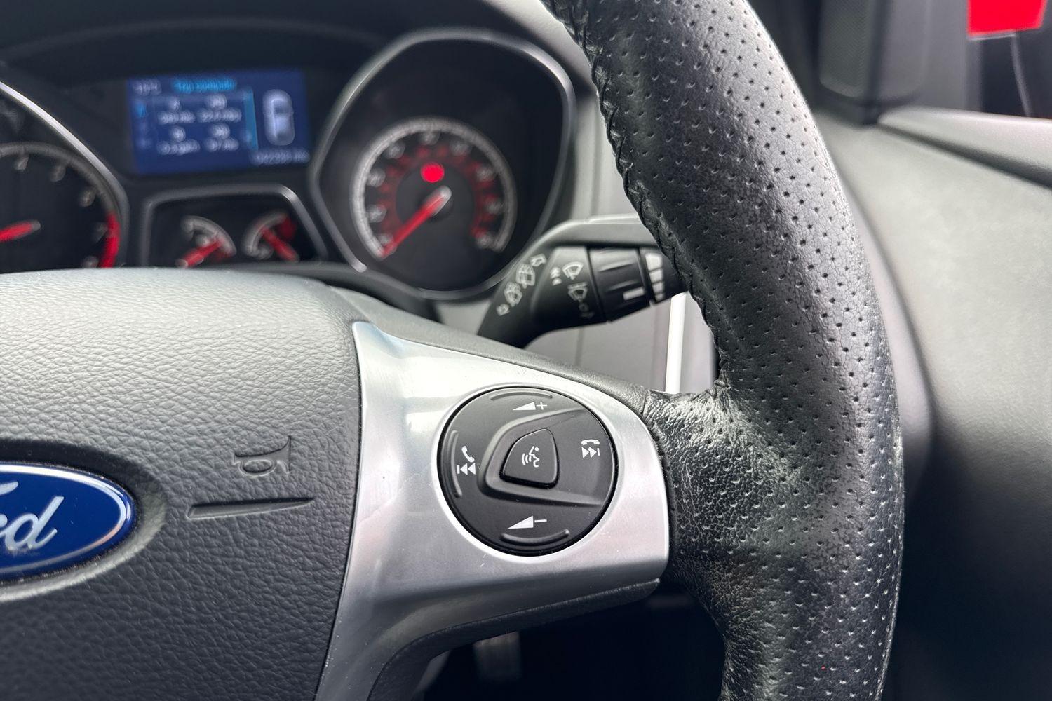 Ford FOCUS Photo 36