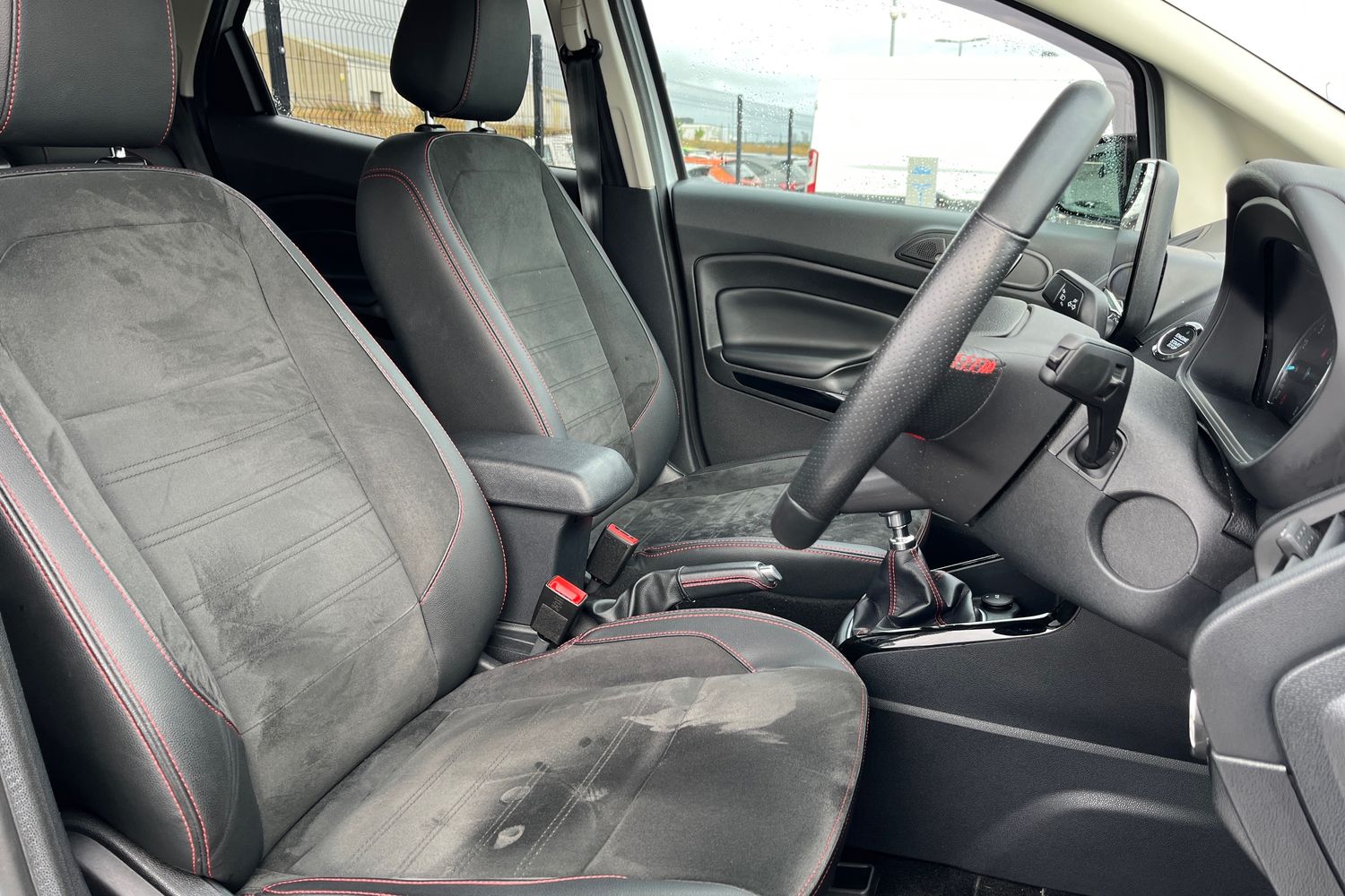 Ford EcoSport Photo 16