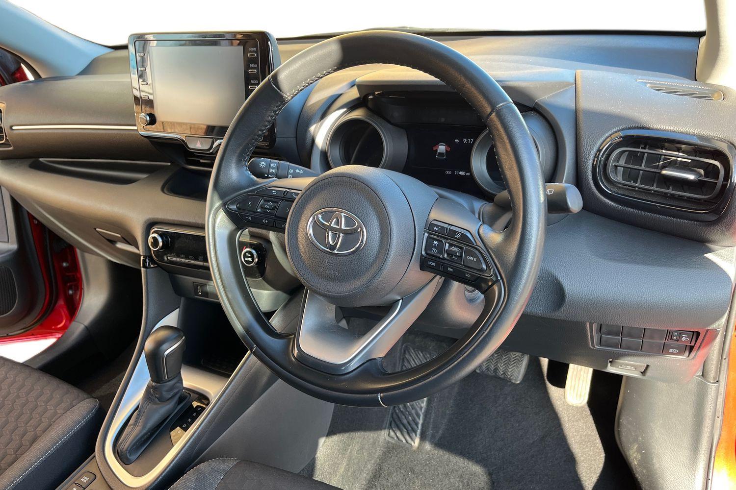 Toyota YARIS Photo 8