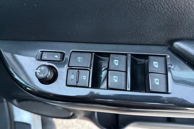 TOYOTA Hilux Photo 37